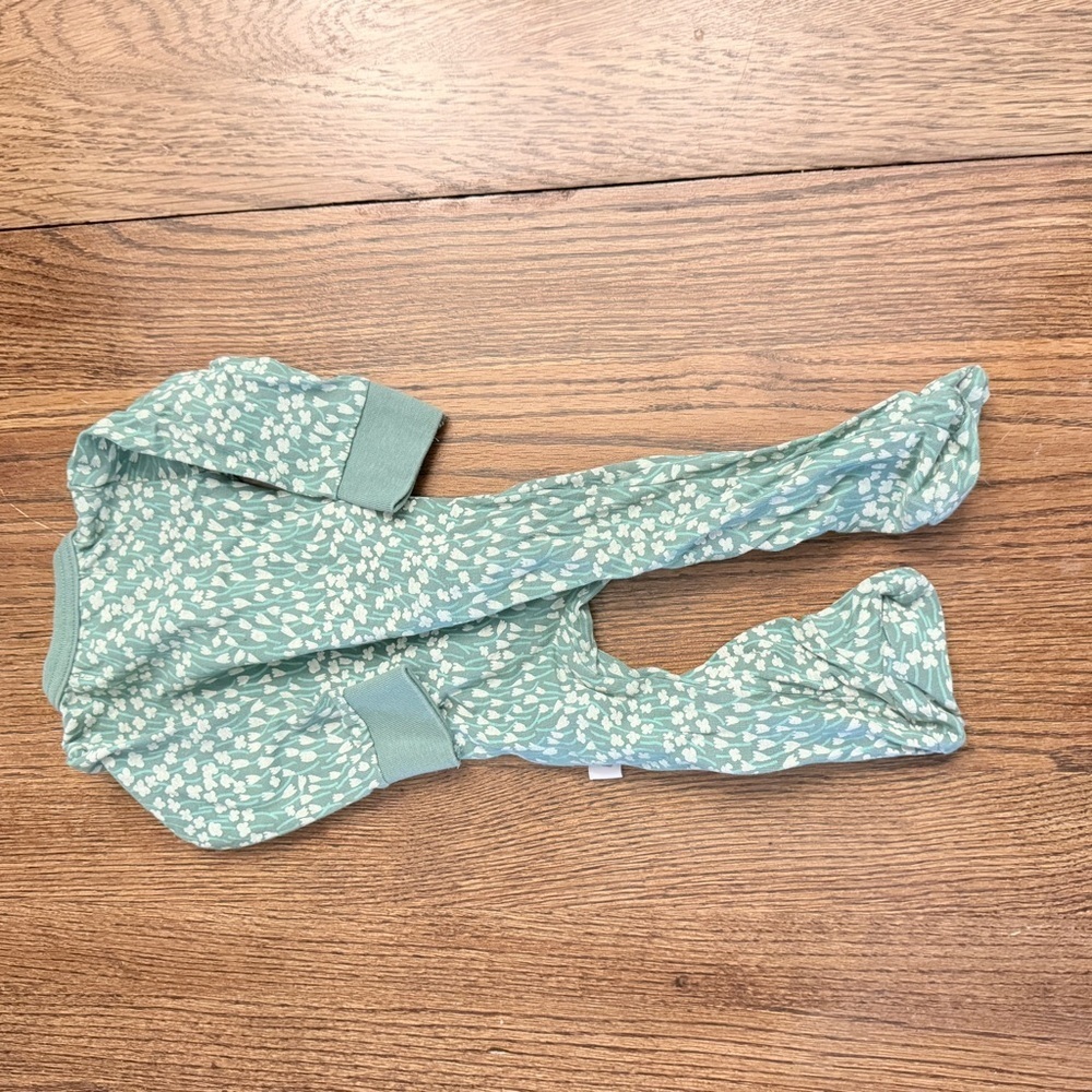 Mother's Promise Sz 3-6 Mo Cozy Green Clover Kids Footie SUPER CUTE! AK - Picture 5 of 5